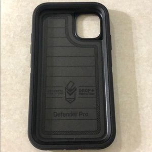 iPhone 11 Otterbox Defender - black
